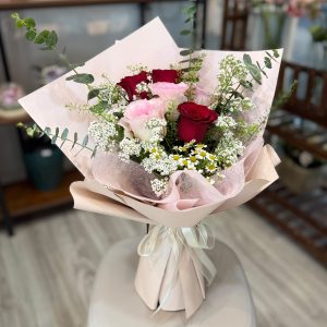 Blush & Bloom (FB06-F1) - 6 Stalks Mixed Roses Bouquet