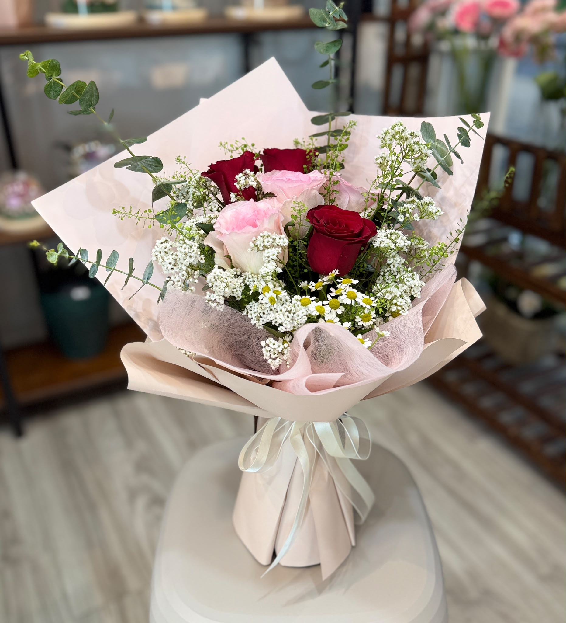 Blush & Bloom (FB06-F1) - 6 Stalks Mixed Roses Bouquet