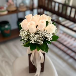 Bridal Handheld Bouquet (BHB-B5) 9 Stalks Cream Roses with Ecuador Baby Breath