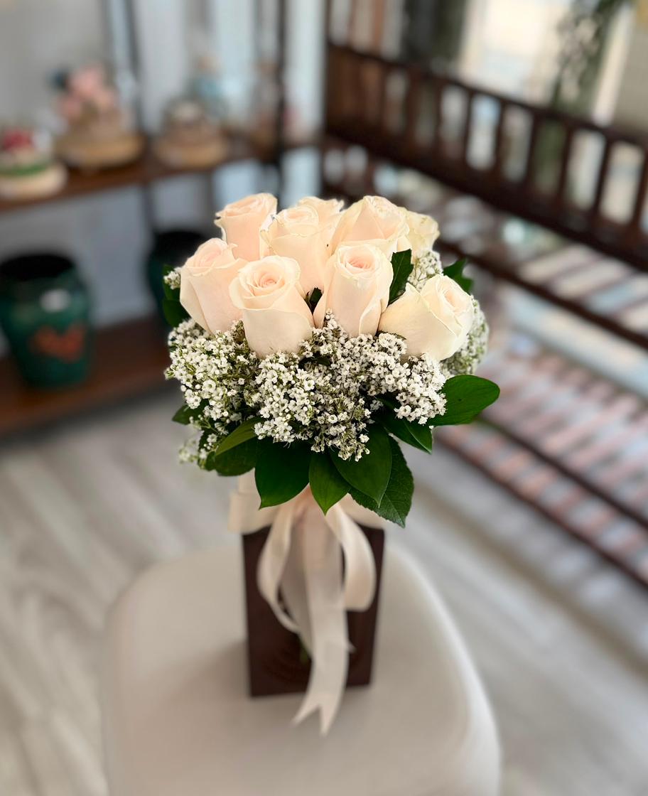 Bridal Handheld Bouquet (BHB-W6) 9 Stalks Cream Roses with Ecuador Baby Breath - FREE Delivery