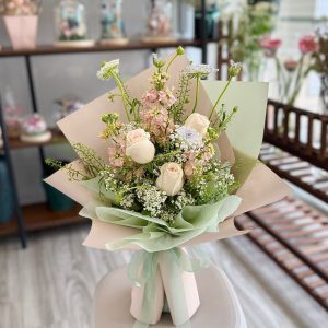 Sage Ivory Hand Bouquet (FB03-W5) 3 Stalks Ivory Cream Roses