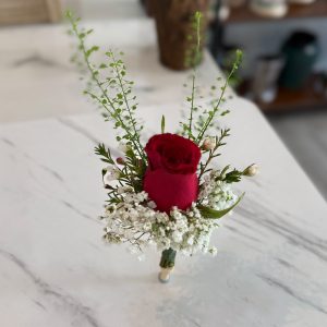 Crimson Classic Boutonniere (WB-W3)
