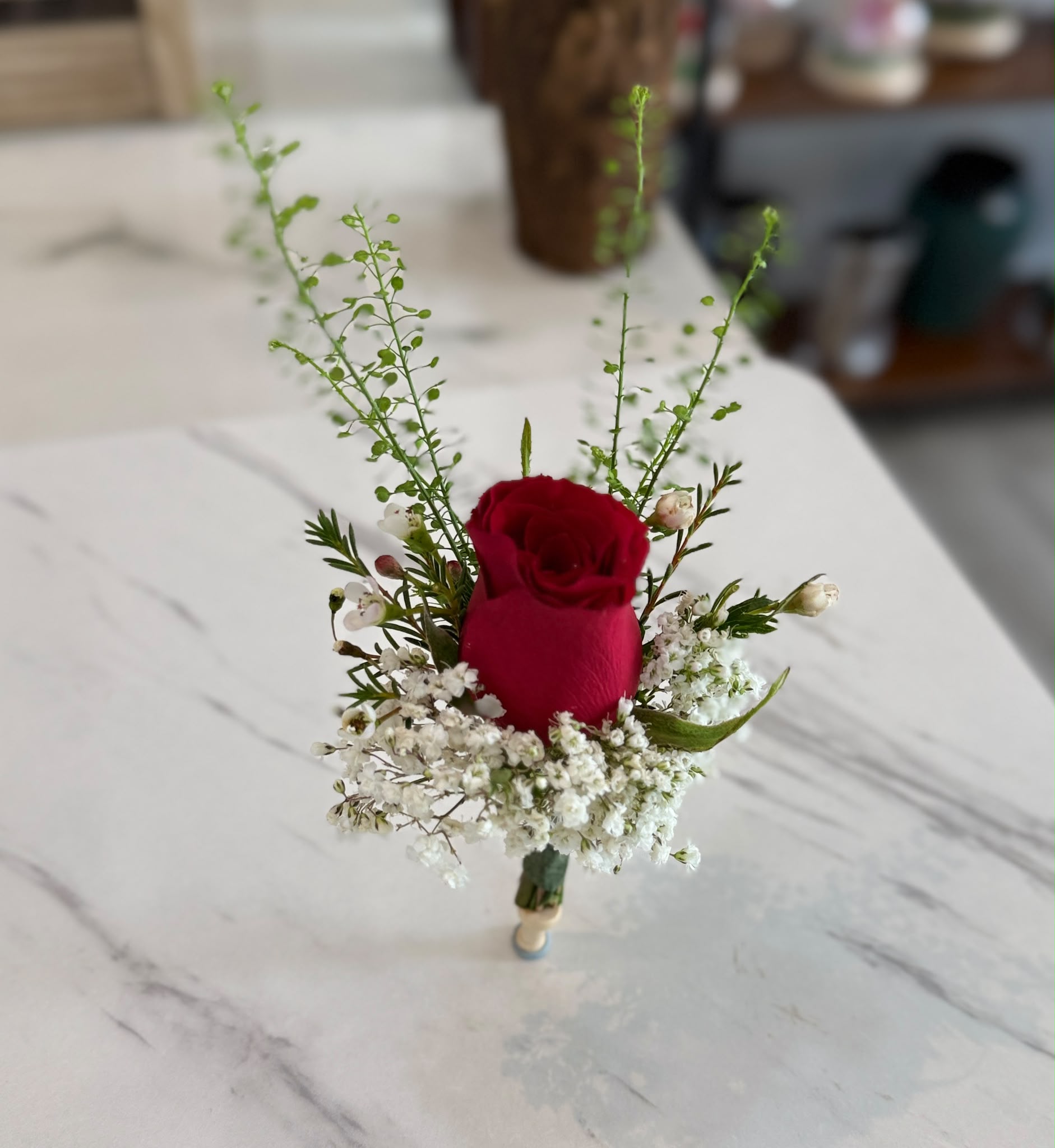 Crimson Classic Boutonniere (WB-W3)