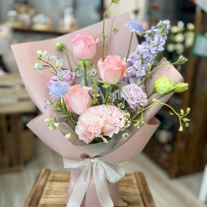 Petite Blush - 3 Stalks Pink Roses